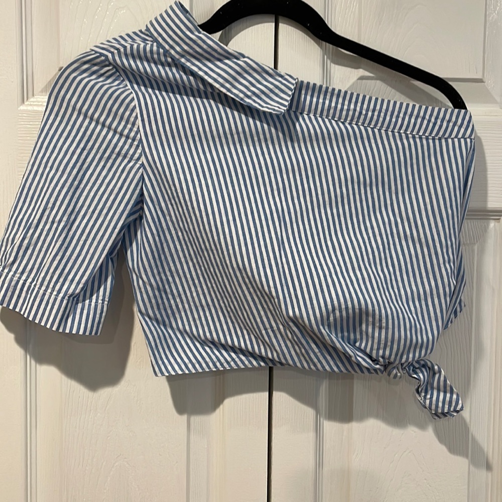 Size XS Zara Off Shoulder striped shirt. Blue and white.